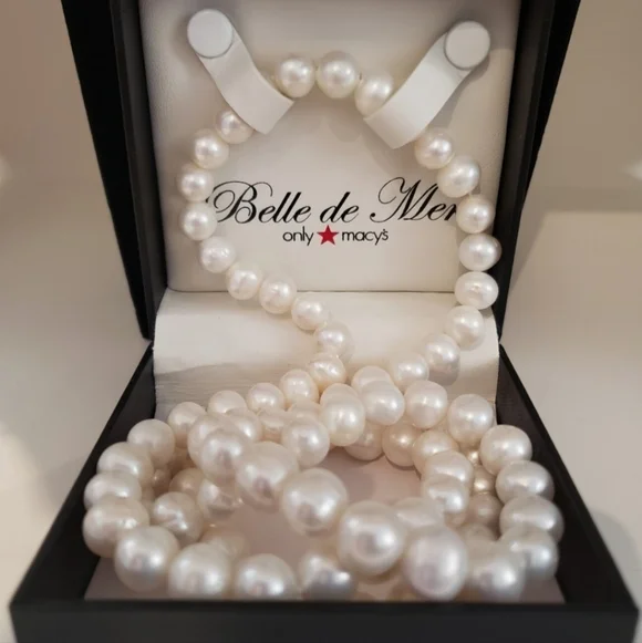 Elegant White Pearl Necklace